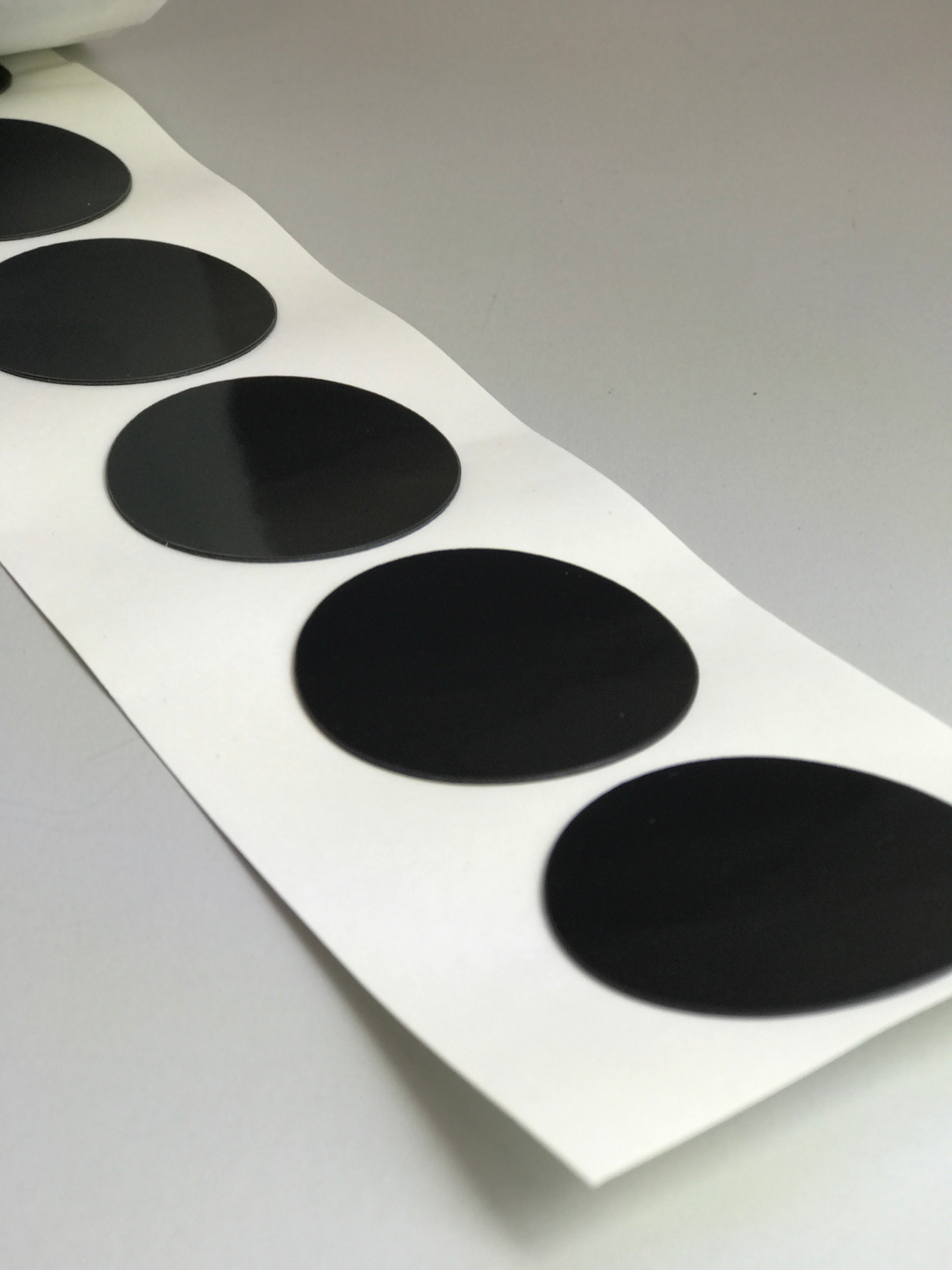 We Kiss Cut the full range of 3M VHB Tapes