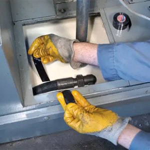 Tesa 4600 Can Extreme Repair Tape can be applied to wet oily surfaces