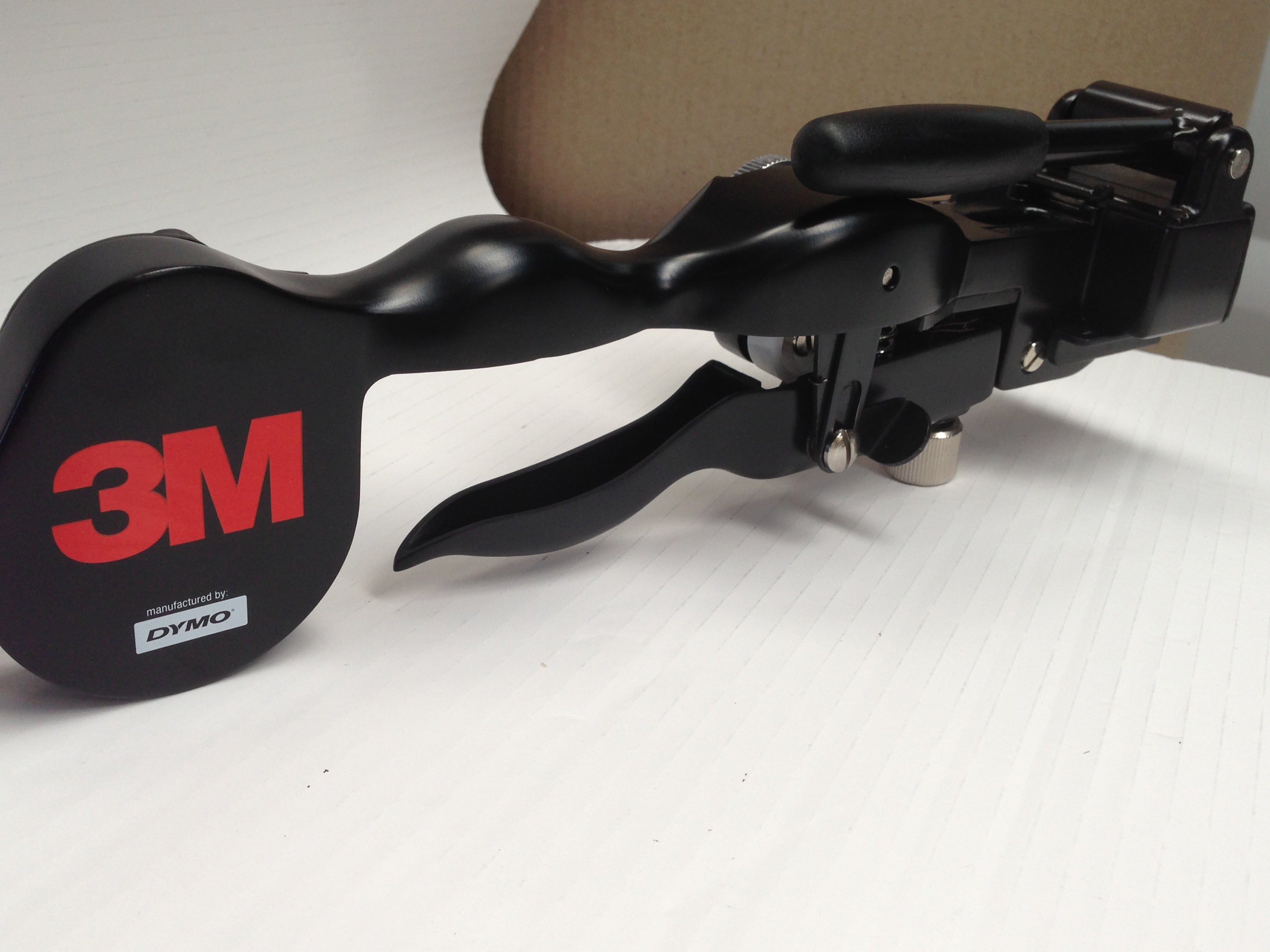 We Supply the Rhino M1011 Metal Label Maker throughout Australia. Order Online Here